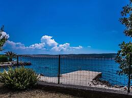 New Spacious Apartment Direct on the Beach