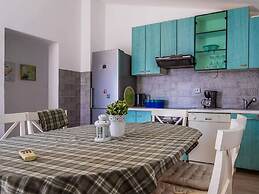 New Spacious Apartment Direct on the Beach