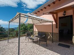 Agriturismo in the Appenines with Covered Swimming Pool & Hot Tub