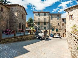 Agriturismo in the Appenines with Covered Swimming Pool & Hot Tub