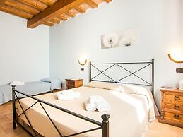 Agriturismo in the Appenines with Covered Swimming Pool & Hot Tub