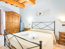 Agriturismo in the Appenines with Covered Swimming Pool & Hot Tub