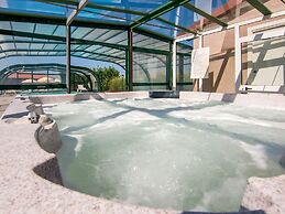 Agriturismo in the Appenines with Covered Swimming Pool & Hot Tub