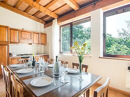 Agriturismo in the Appenines with Covered Swimming Pool & Hot Tub