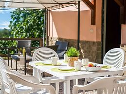 Agriturismo in the Appenines with Covered Swimming Pool & Hot Tub