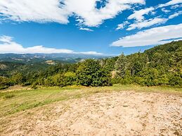 Agriturismo in the Appenines with Covered Swimming Pool & Hot Tub