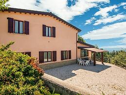 Agriturismo in the Appenines with Covered Swimming Pool & Hot Tub