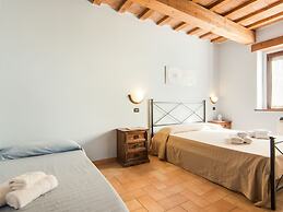 Agriturismo in the Appenines with Covered Swimming Pool & Hot Tub