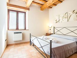 Agriturismo in the Appenines with Covered Swimming Pool & Hot Tub