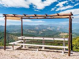 Agriturismo in the Appenines with Covered Swimming Pool & Hot Tub