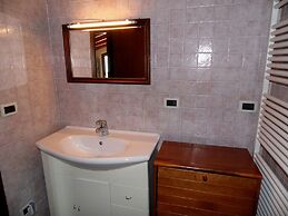 Flat by Lake Iseo With Mountain Views