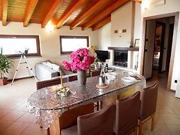 Flat in Villa With Pool and Lake View