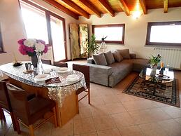 Flat by Lake Iseo With Mountain Views