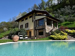 Flat in Villa With Pool and Lake View