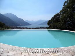 Flat by Lake Iseo With Mountain Views