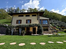 Flat in Villa With Pool and Lake View