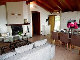 Flat in Villa With Pool and Lake View