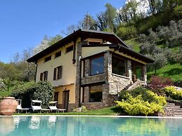 Flat in Villa With Pool and Lake View