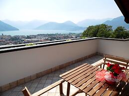 Flat by Lake Iseo With Mountain Views