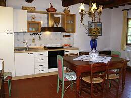 Modern Holiday Home in Vinci With Swimming Pool