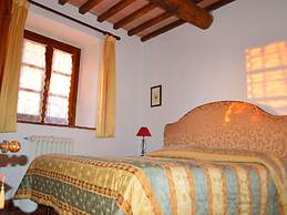 Modern Holiday Home in Vinci With Swimming Pool