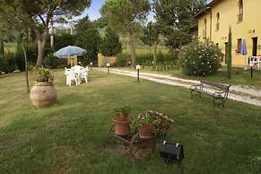 Modern Holiday Home in Vinci With Swimming Pool