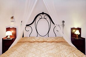 Modern Holiday Home in Vinci With Swimming Pool