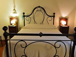 Modern Holiday Home in Vinci With Swimming Pool