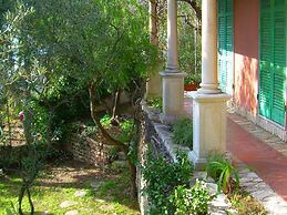 Cozy Holiday Home in Lerici near Sea