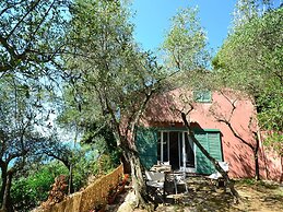 Cozy Holiday Home in Lerici near Sea