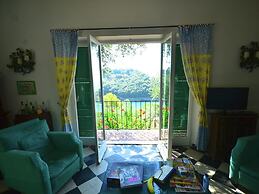 Cozy Holiday Home in Lerici near Sea