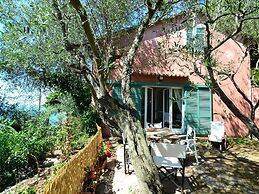 Cozy Holiday Home in Lerici near Sea