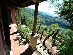 Cozy Holiday Home in Lerici near Sea