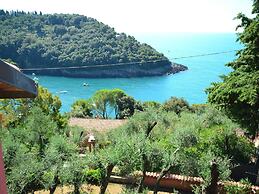 Cozy Holiday Home in Lerici near Sea
