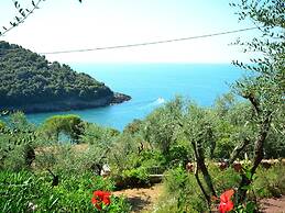 Cozy Holiday Home in Lerici near Sea