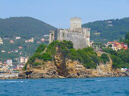 Cozy Holiday Home in Lerici near Sea