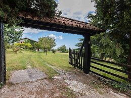 Cozy Detached House, Wide Garden, Wifi