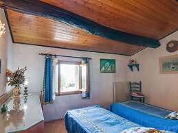 Cozy Detached House, Wide Garden, Wifi