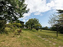 Cozy Detached House, Wide Garden, Wifi