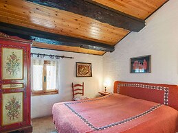 Cozy Detached House, Wide Garden, Wifi