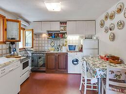 Cozy Detached House, Wide Garden, Wifi