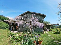 Cozy Detached House, Wide Garden, Wifi