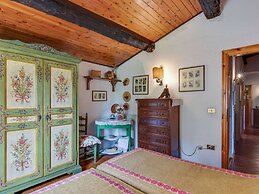 Cozy Detached House, Wide Garden, Wifi