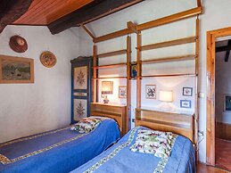 Cozy Detached House, Wide Garden, Wifi