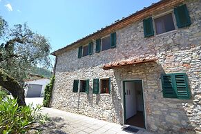 Farmhouse Abode With Pool and Tuscan Charm