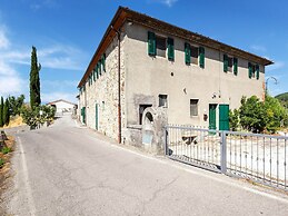 Farmhouse Abode With Pool and Tuscan Charm