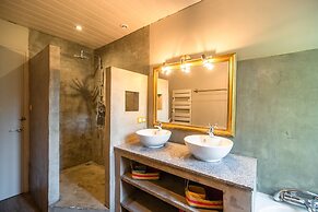 Stone House St Denis With Pool & Views