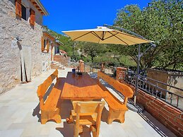 Lovely Holiday Home in Starigrad