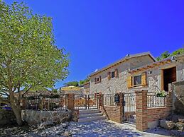Lovely Holiday Home in Starigrad