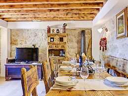 Lovely Holiday Home in Starigrad